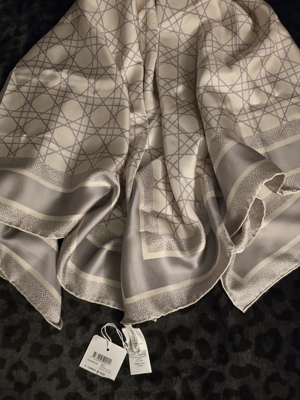 NEW - Dior Scarf - Fantasie find blanc 90*90 gray